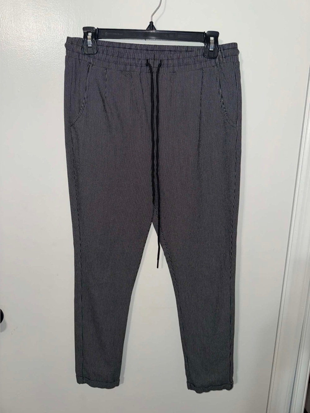 NWOT Drawstring Casual capri Pants - Gray